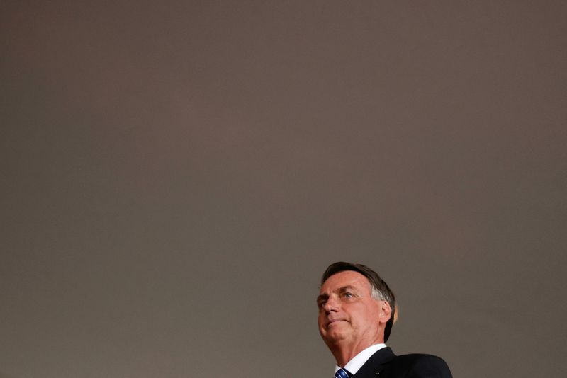 Bolsonaro acompanhou a cerimônia, em Rezende (RJ), ao lado do vice-presidente, general da reserva Hamilton Mourão