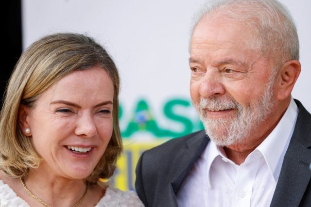 Lula deve anunciar primeiros ministros na sexta-feira, diz Gleisi
