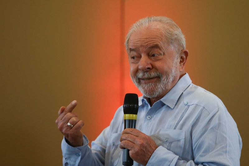 Ex-presidente Luiz Inácio Lula da Silva discursa durante evento em São Paulo