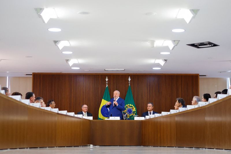 Lula discursa no início da primeira reunião ministerial do governo