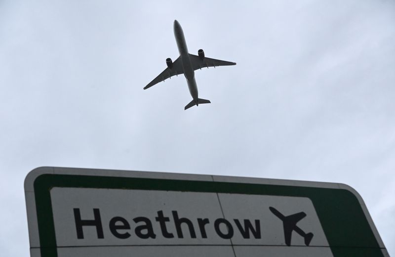 Avião decola do aeroporto de Heathrow em Londres