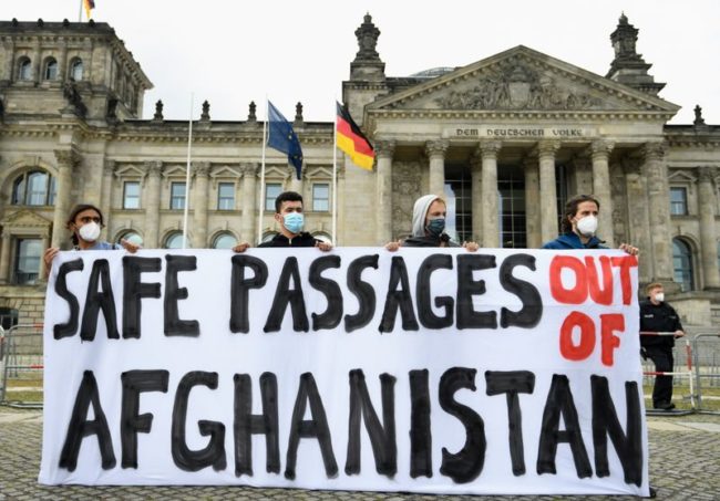 O bloco afirmou ainda que o novo governo deve impedir que terroristas utilizem o território afegão