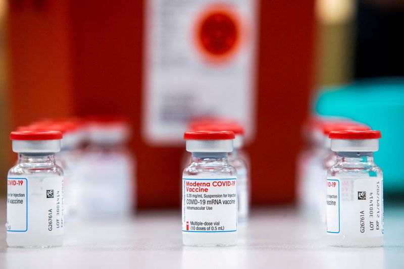 日本の保健委員会がモデルナとアストラゼネカの新型コロナワクチンを承認
