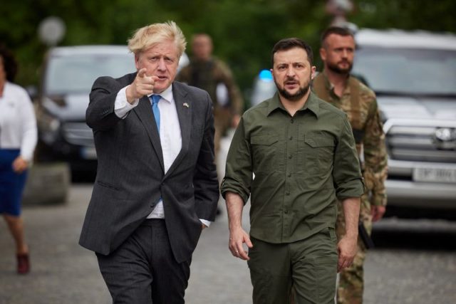 Boris Johnson se reúne com Zelenskiy em viagem surpresa a Kiev