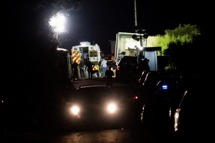 Corpos de 50 imigrantes são encontrados em caminhão sufocante no Texas; 16 são hospitalizados
