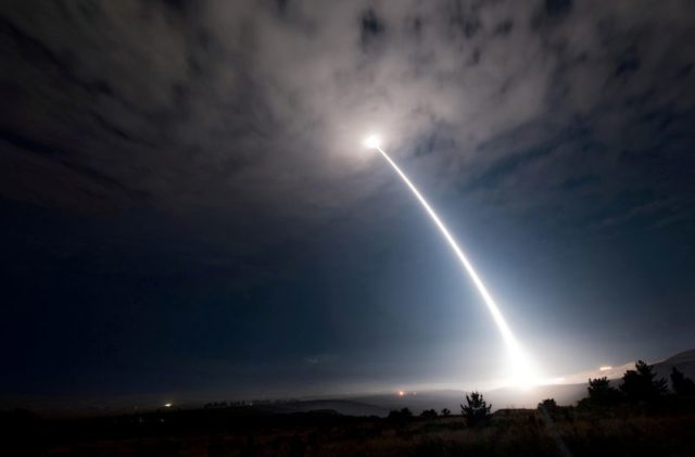 EUA realizam teste de míssil adiado por exercícios chineses
