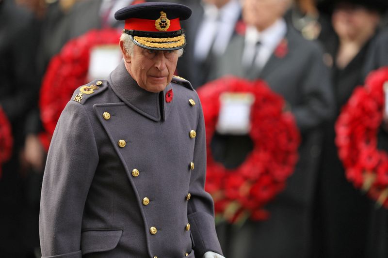 Rei Charles participa de cerimônia em Londres