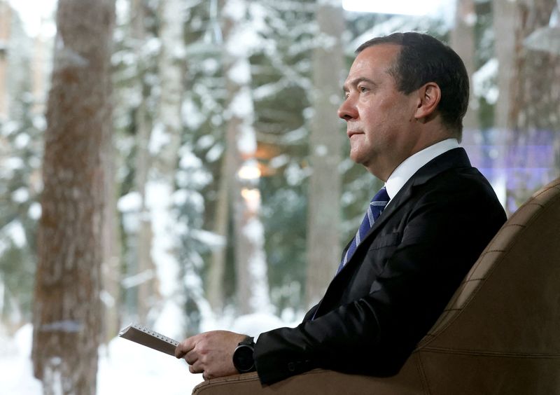 Dmitry Medvedev durante entrevista na residência oficial de Gorki, nos arredores de Moscou
