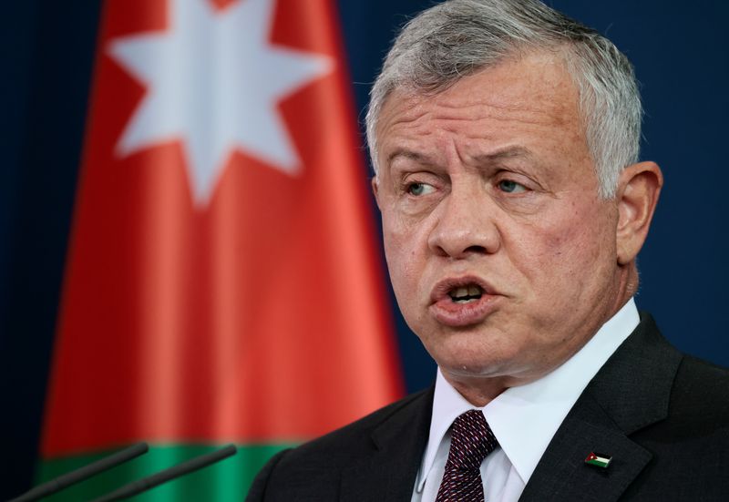 Rei Abdullah da Jordânia disse que os movimentos "unilaterais" de Israel contra fiéis minam seriamente as perspectivas de paz na região