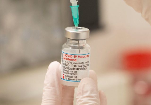 Moderna: vacina alterada produz resposta imune à Ômicron mais forte que a original