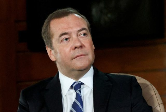 Medvedev, aliado de Putin, alerta Otan sobre guerra nuclear se Rússia for derrotada na Ucrânia