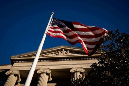 Bandeira dos Estados Unidos no prédio do Departamento de Justiça dos EUA