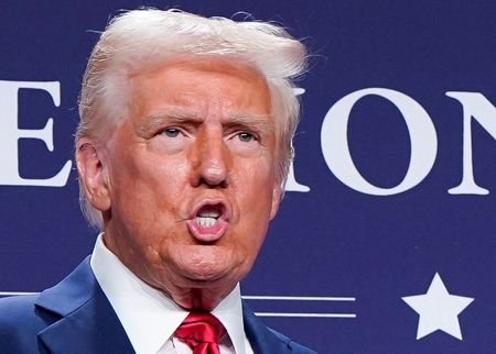 Presidente dos EUA, Donald Trump, fala durante reunião de republicanos da Câmara no resort Trump National Doral, em Miami, Flórida
